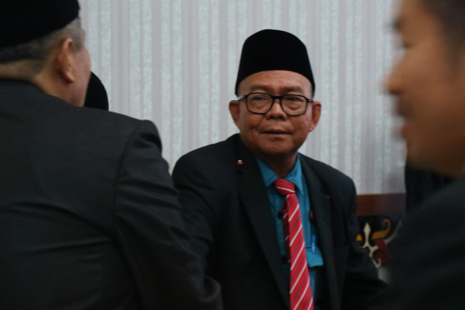 Suasana Pelantikan di Ruang Rapat Anggrek Tewu