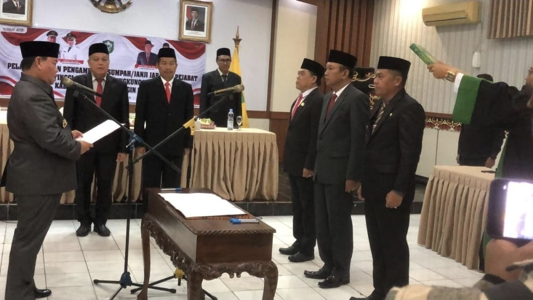 Pejabat dan tamu undangan hadir pada acara pelantikan